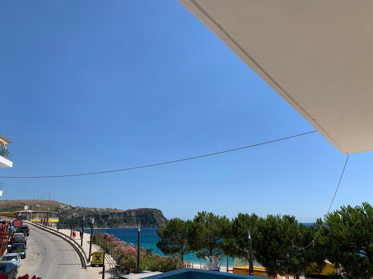 Las Nubes Rooms Himare Exterior photo
