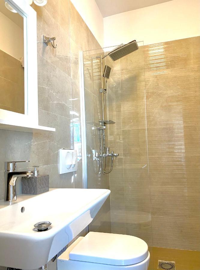 Las Nubes Rooms Himare Exterior photo