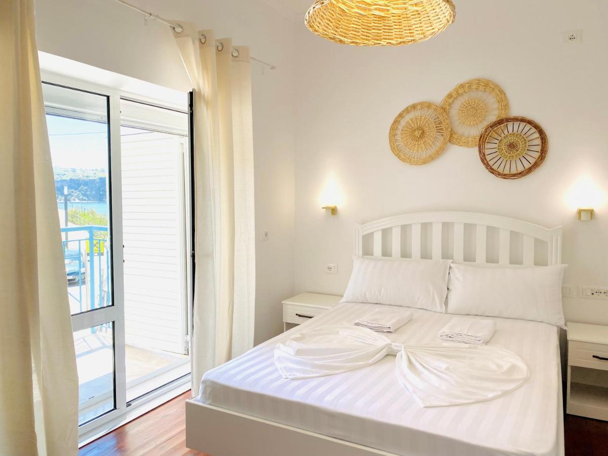 Las Nubes Rooms Himare Exterior photo