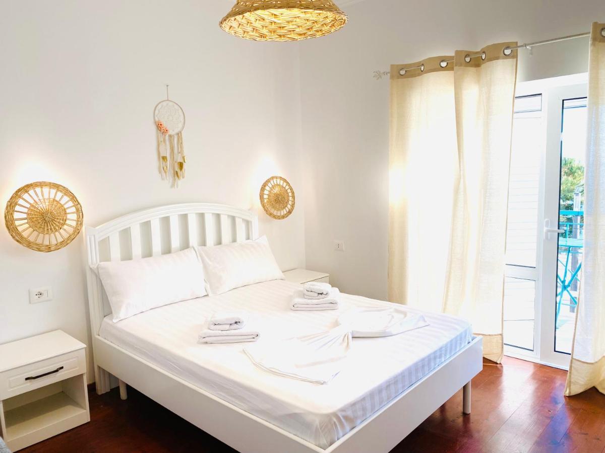 Las Nubes Rooms Himare Exterior photo