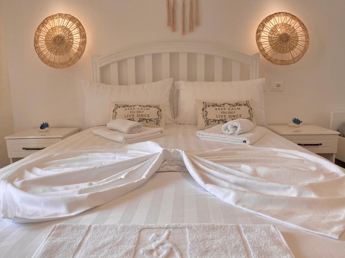 Las Nubes Rooms Himare Exterior photo