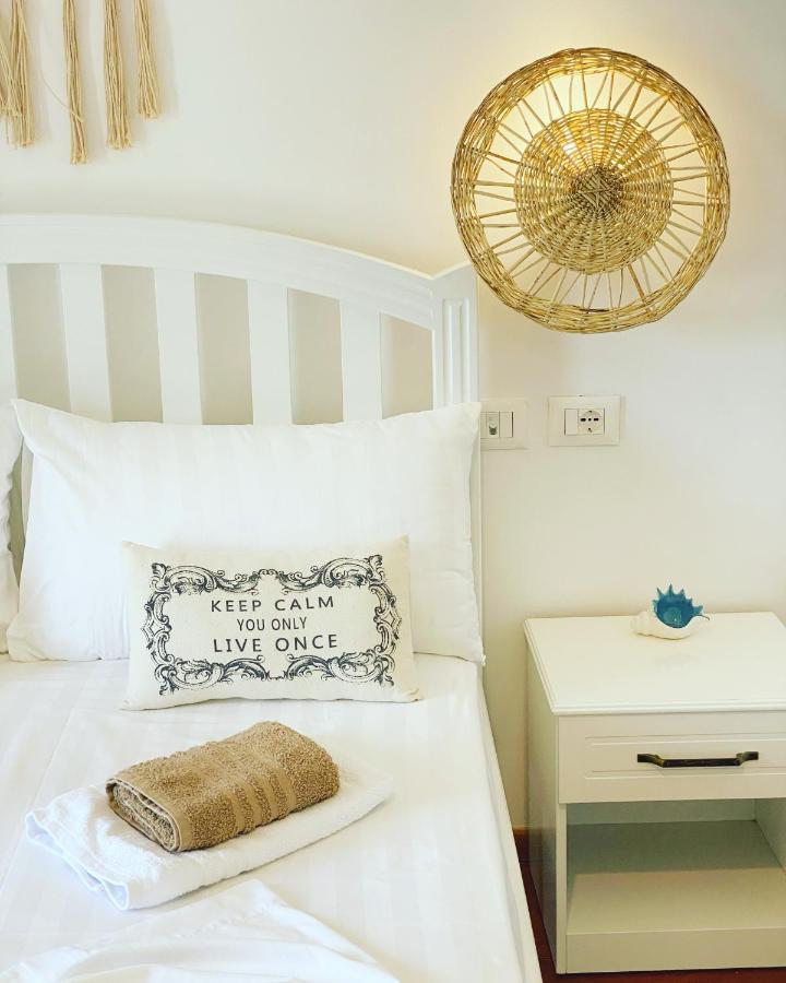 Las Nubes Rooms Himare Exterior photo