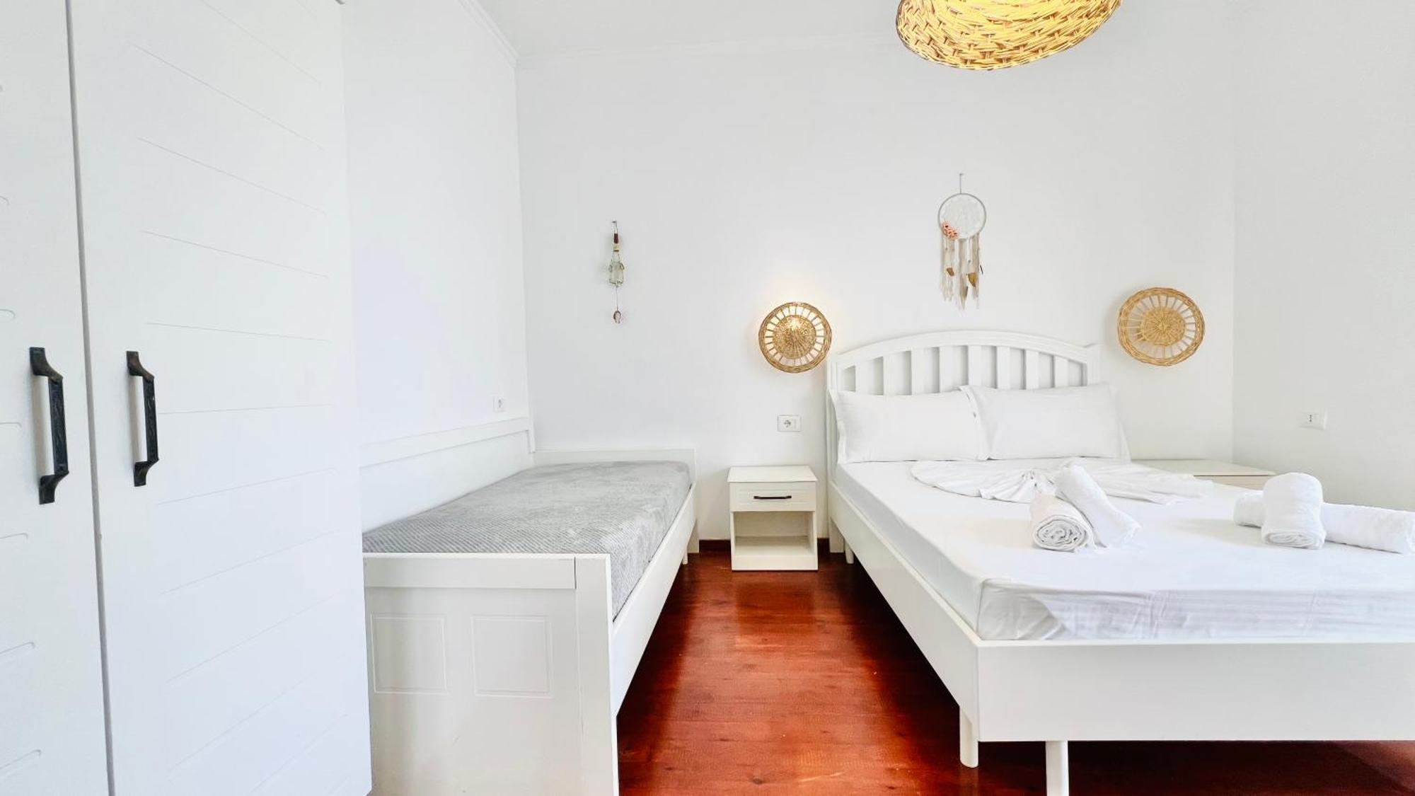 Las Nubes Rooms Himare Exterior photo
