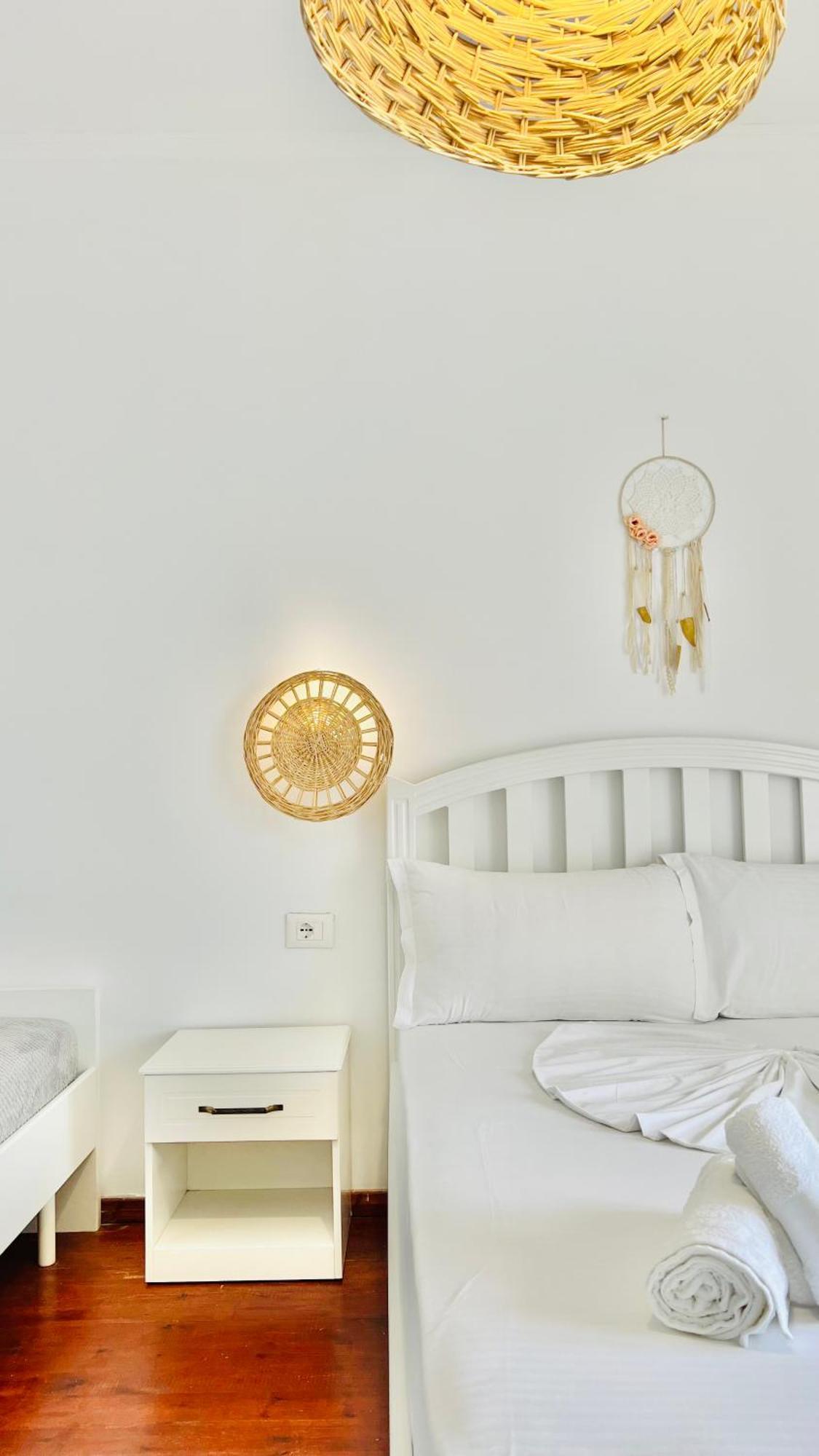 Las Nubes Rooms Himare Exterior photo