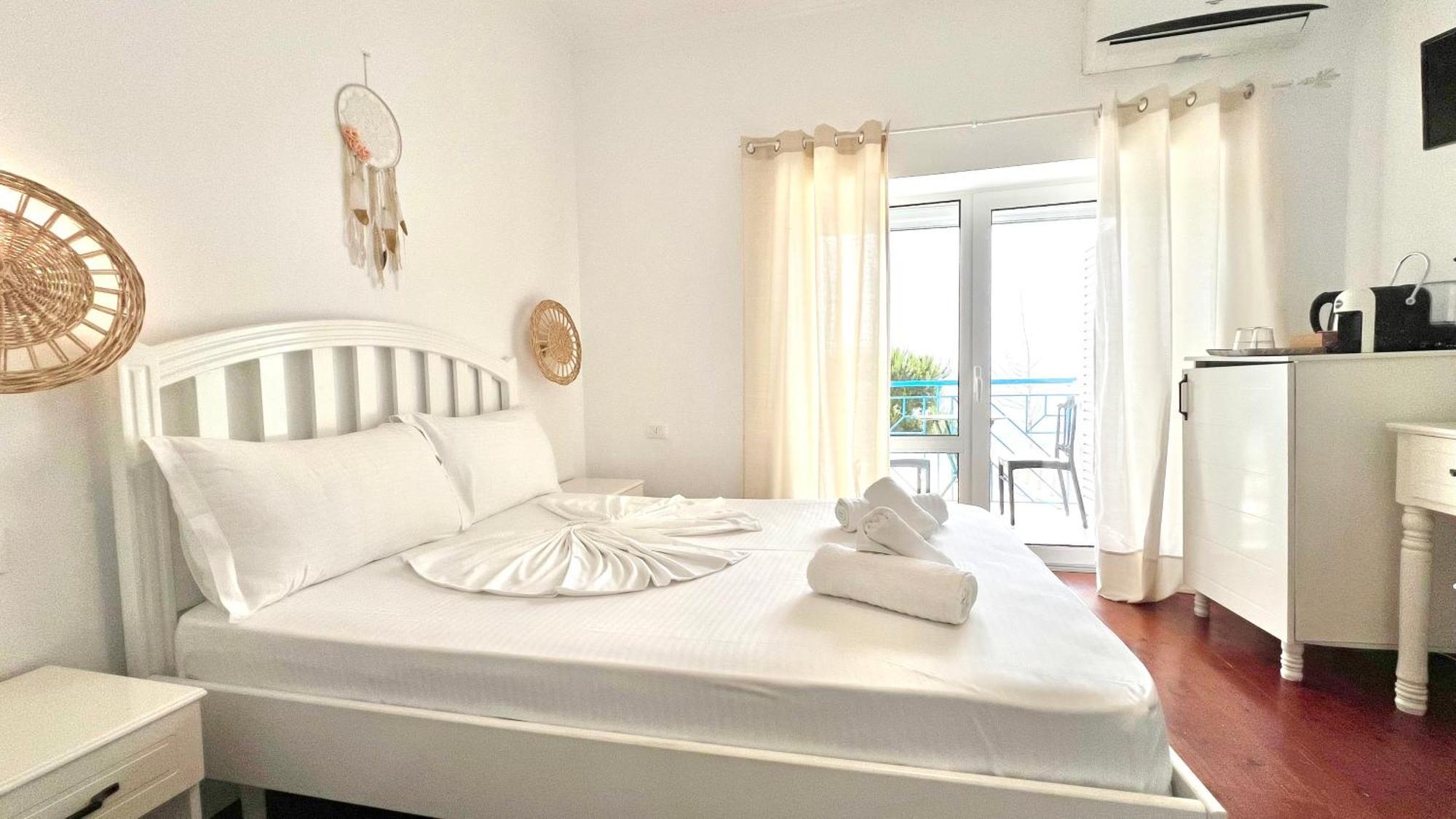 Las Nubes Rooms Himare Exterior photo